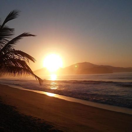 Chale No Condominio Verde Mar Na Praia Da Cocanha Caraguatatuba Kültér fotó